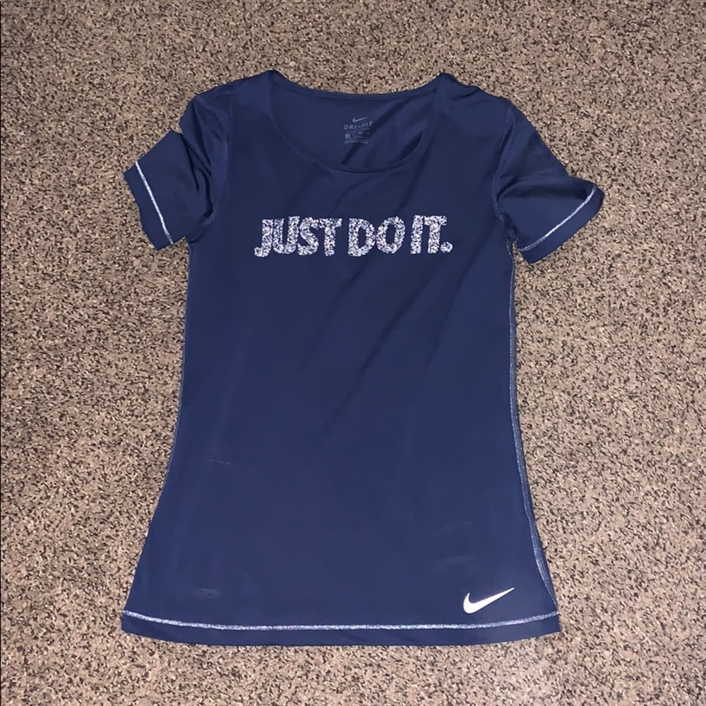 Women Nike hyper cool t- shirt